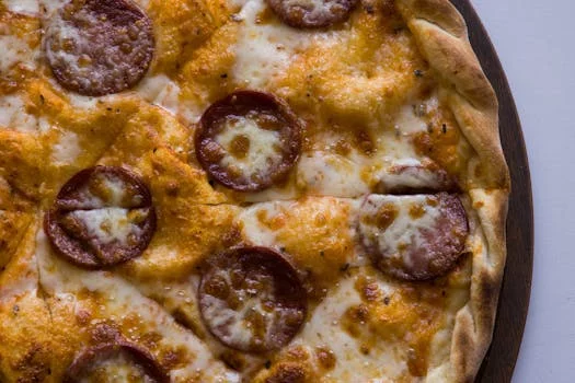 Pepperoni pizza éles szalámival