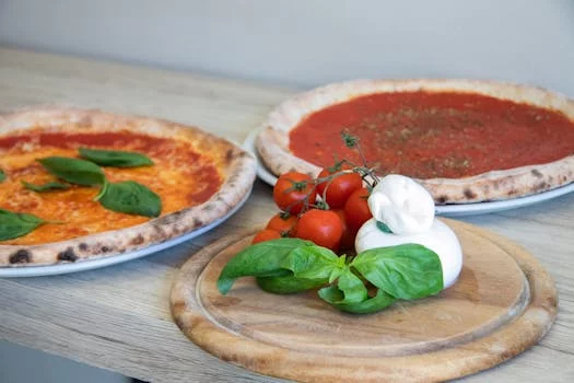 margherita pizza fresh mozzarella basil tomato